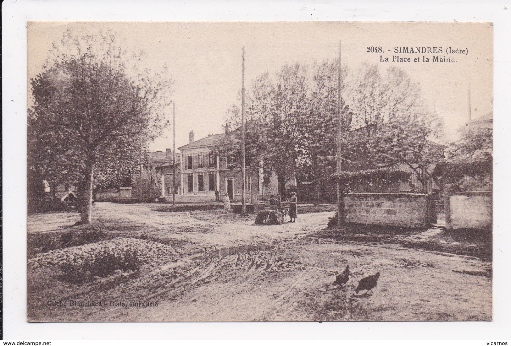 CP 38 SIMANDRES La Place Et La Mairie - Autres & Non Classés