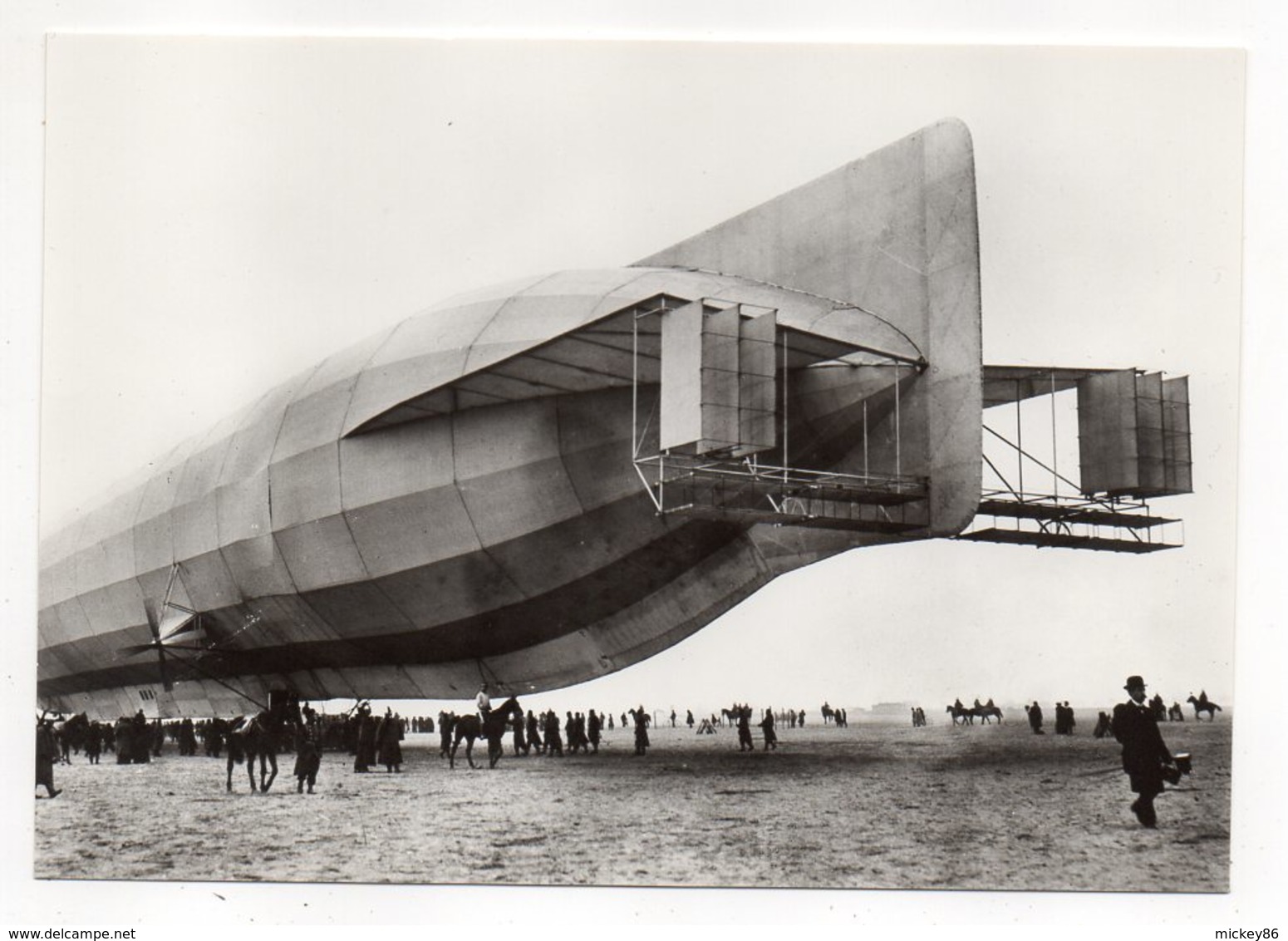 Série PARIS  1900 --Le Dirigeable Zeppelin Après Son Atterrissage Forcé à Lunéville..REPRO D'après Photo...à Saisir - Dirigeables