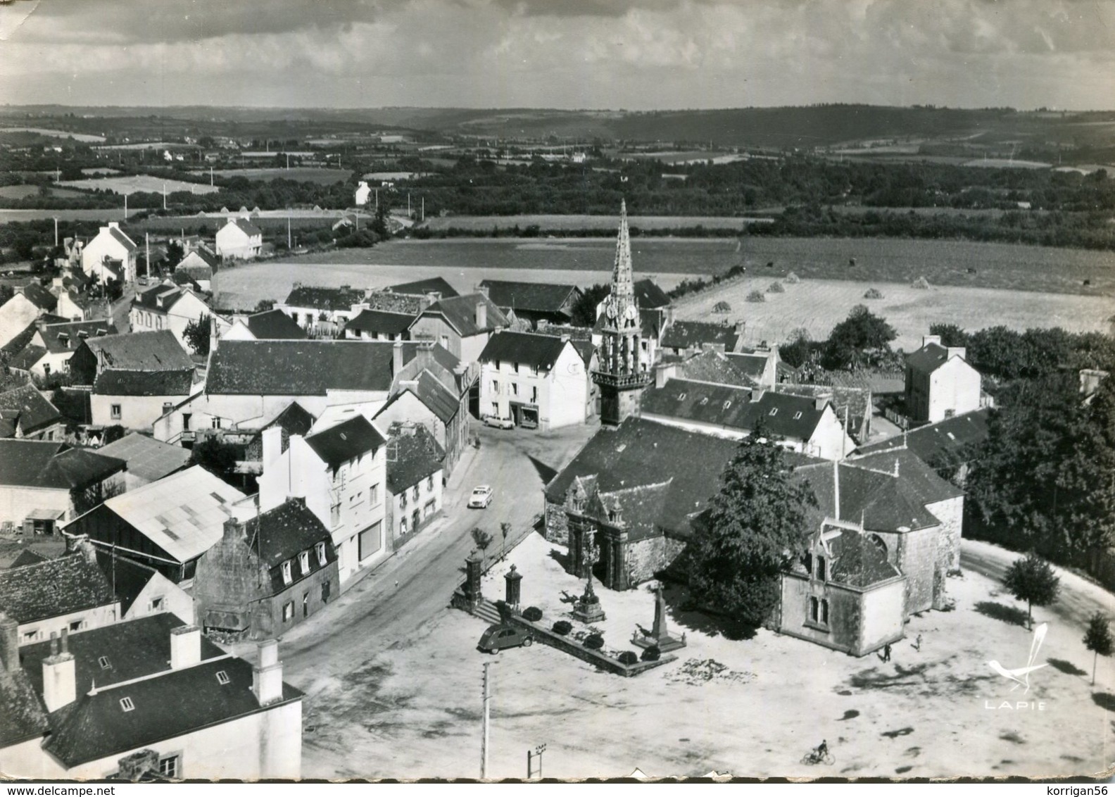 DINEAULT ***   VUE AERIENNE DU BOURG    *** - Autres & Non Classés