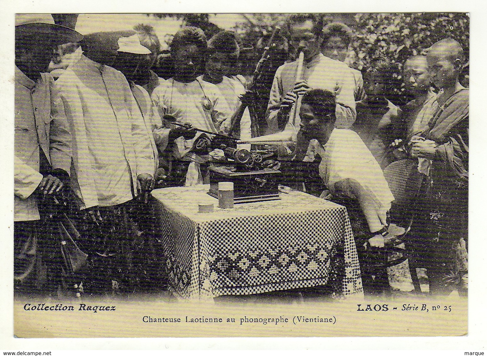 Reproduction Cpsm N° 25 Chanteuse Laotienne Au Phonographe - Laos