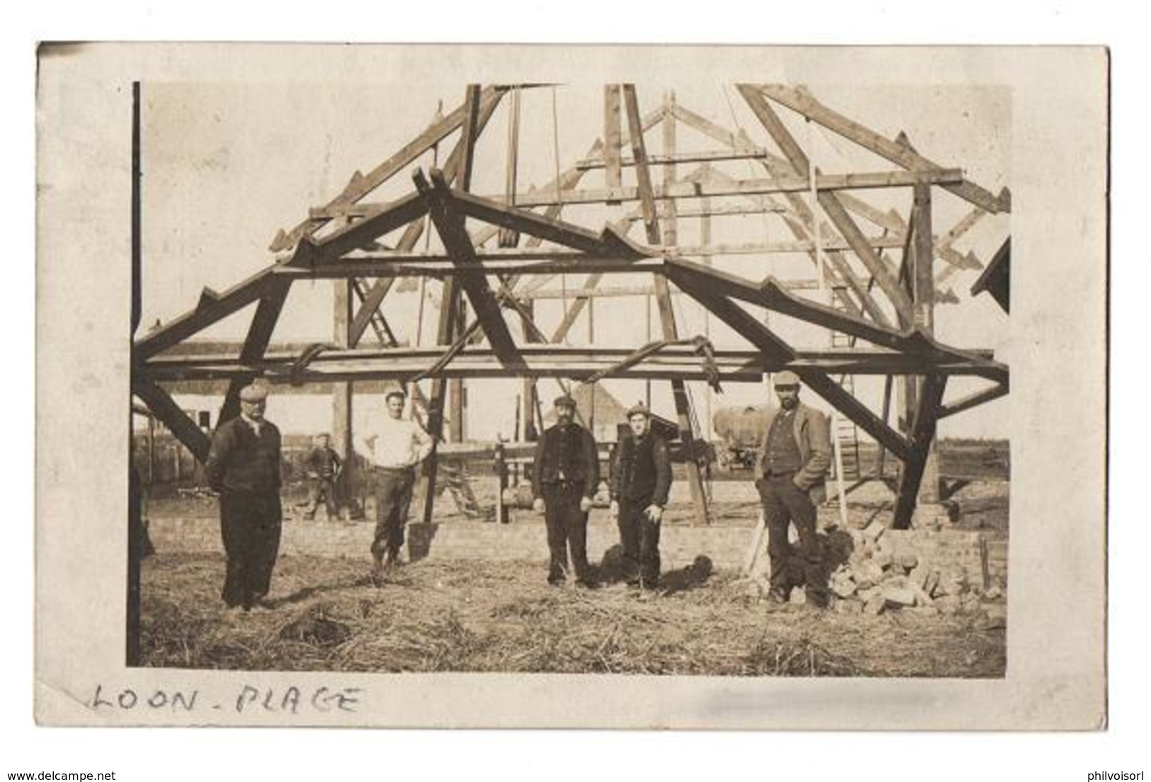 LOON PLAGE CONSTRUCTION CARTE PHOTO TRES ANIMEE - Autres & Non Classés