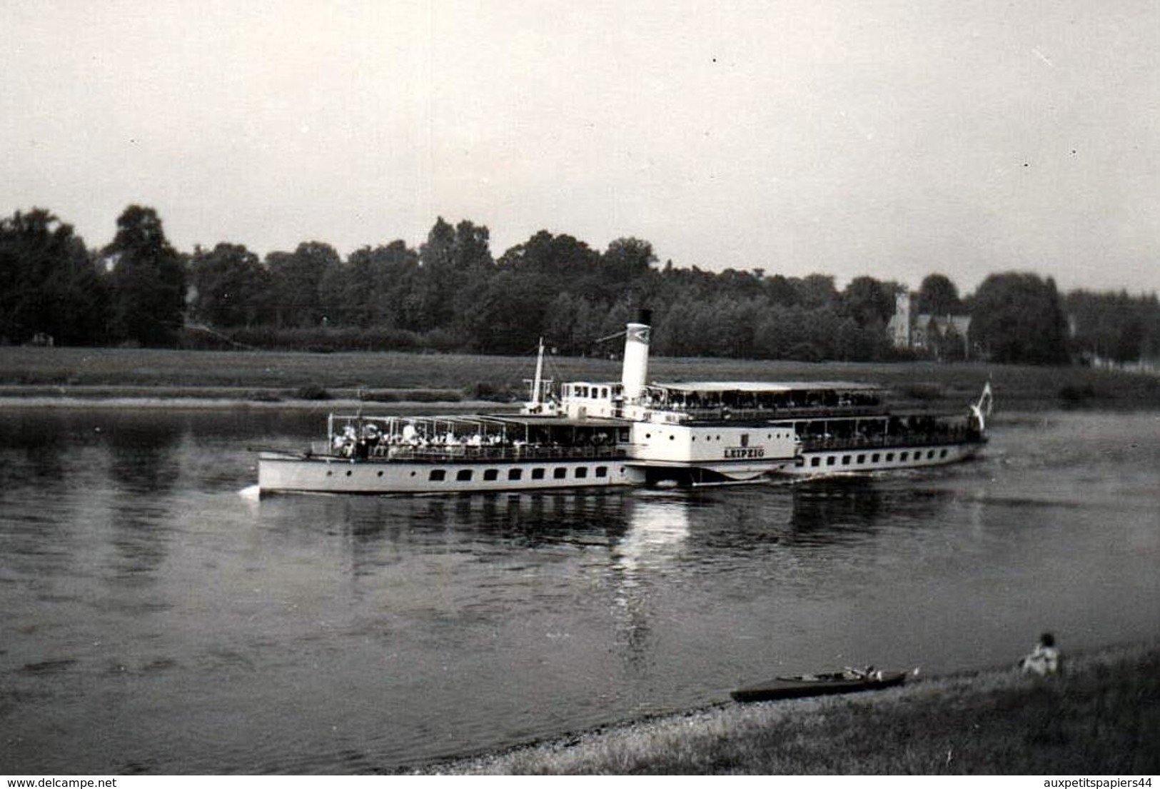 Photo Originale Excursion Sur Bateau Vapeur à Roues : " Le Leipzig " Sur Le Rhin Vers 1950/60 - Boten