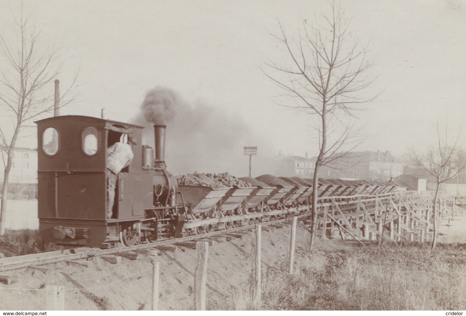 THEMES - CHEMIN DE FER - PHOTO 11.2 Cm X 8.2 Cm - LOCOMOTIVE A VAPEUR WAGONS SUR PONT PROVISOIRE - VOIR ZOOM - Autres & Non Classés