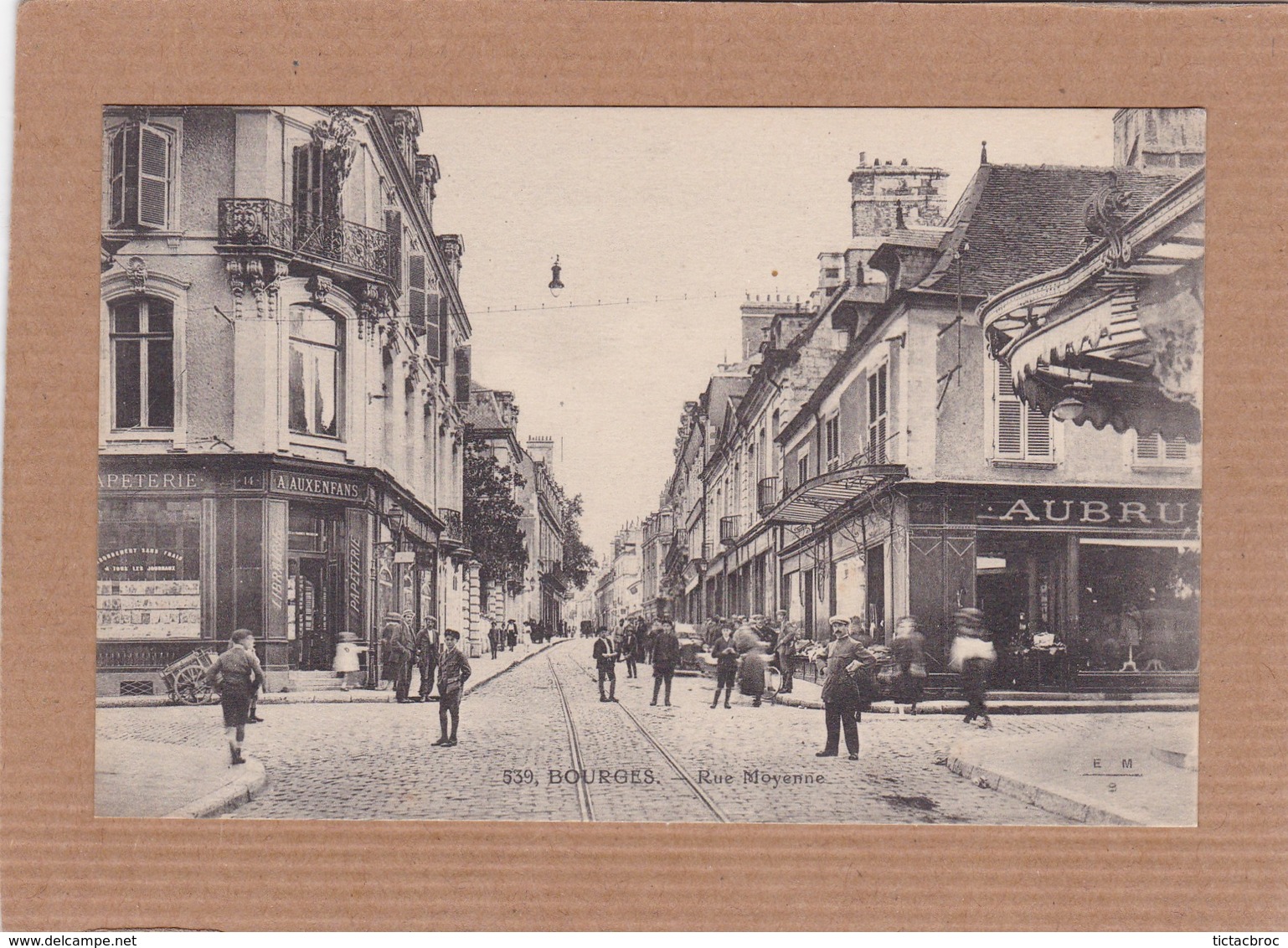 CPA 18 Bourges Rue Moyenne - Bourges