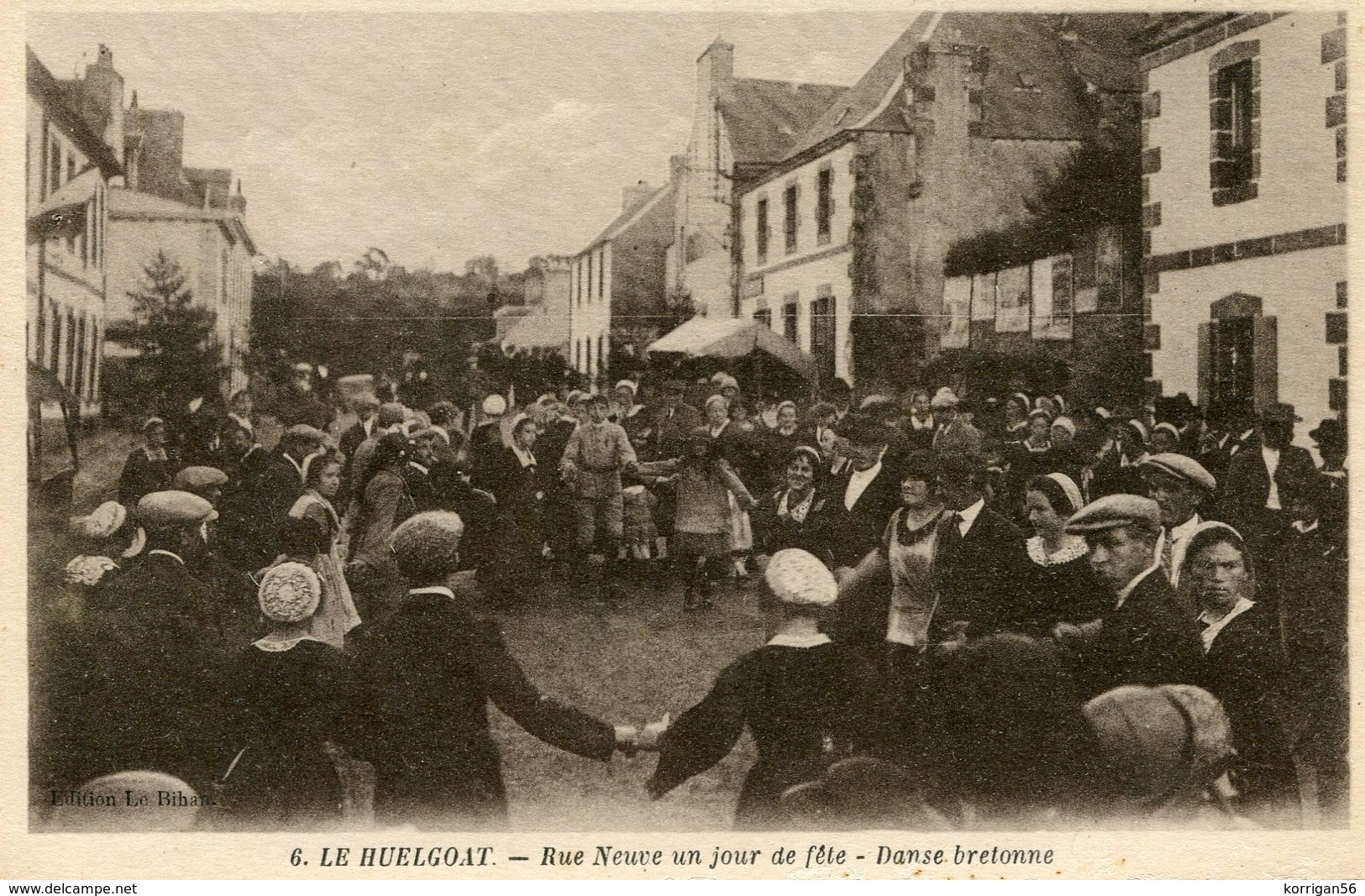 HUELGOAT  *** RUE NEUVE UN JOUR DE FETE  ***  DANSE BRETONNE *** - Huelgoat