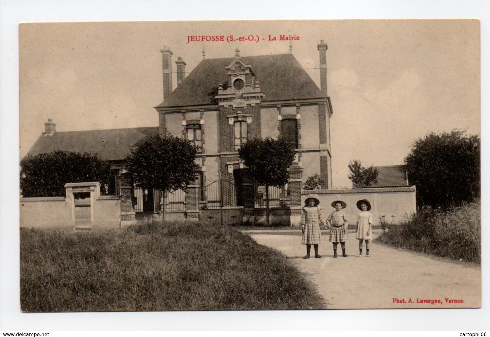 - CPA JEUFOSSE (78) - La Mairie (avec Personnages) - Photo A. Lavergne - - Other & Unclassified