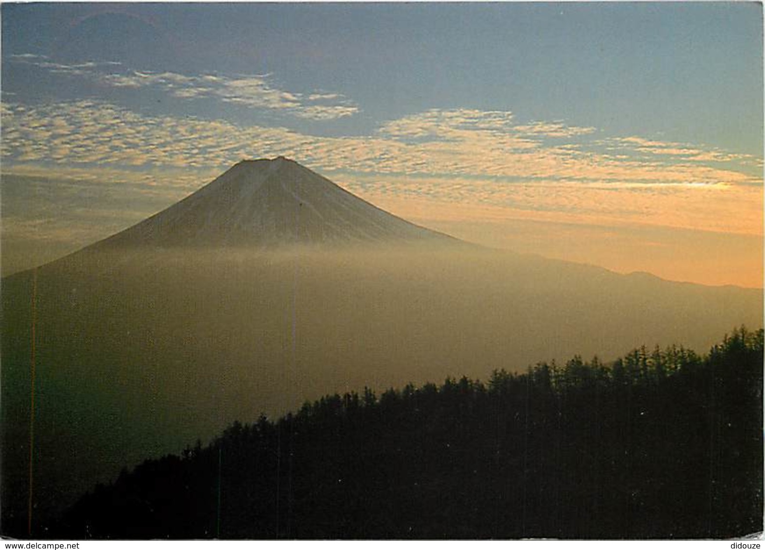 Japon - Mont Fuji - Mount Fuji With Beautiful Clauds - Voir Timbre Japonais - Nippon - Voir Scans Recto-Verso - Autres & Non Classés