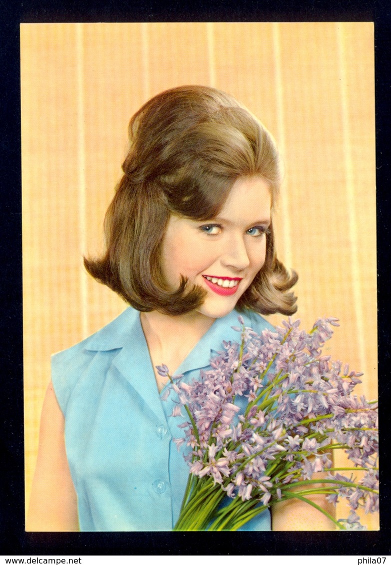 Pin Up - Woman With Flowers / Postcard Not Circulated - Pin-Ups