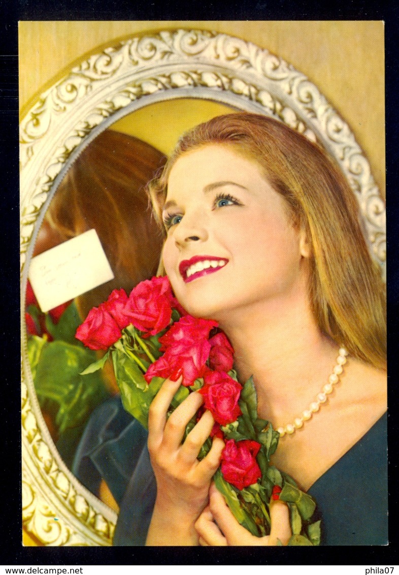 Pin Up - Woman With Roses / Postcard Not Circulated - Pin-Ups