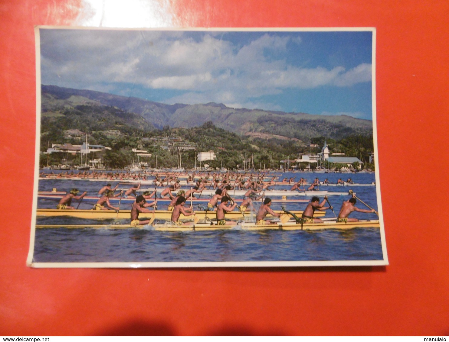 Canoe Races Are Very Popular In Tahiti - This Takes Place During The July Festival - (carte Abimée) - Tahiti