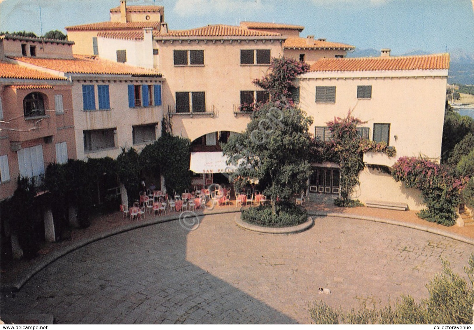 Cartolina Porto Rotondo Una Piazzetta Grinze In Affrancatura (Sassari) - Sassari