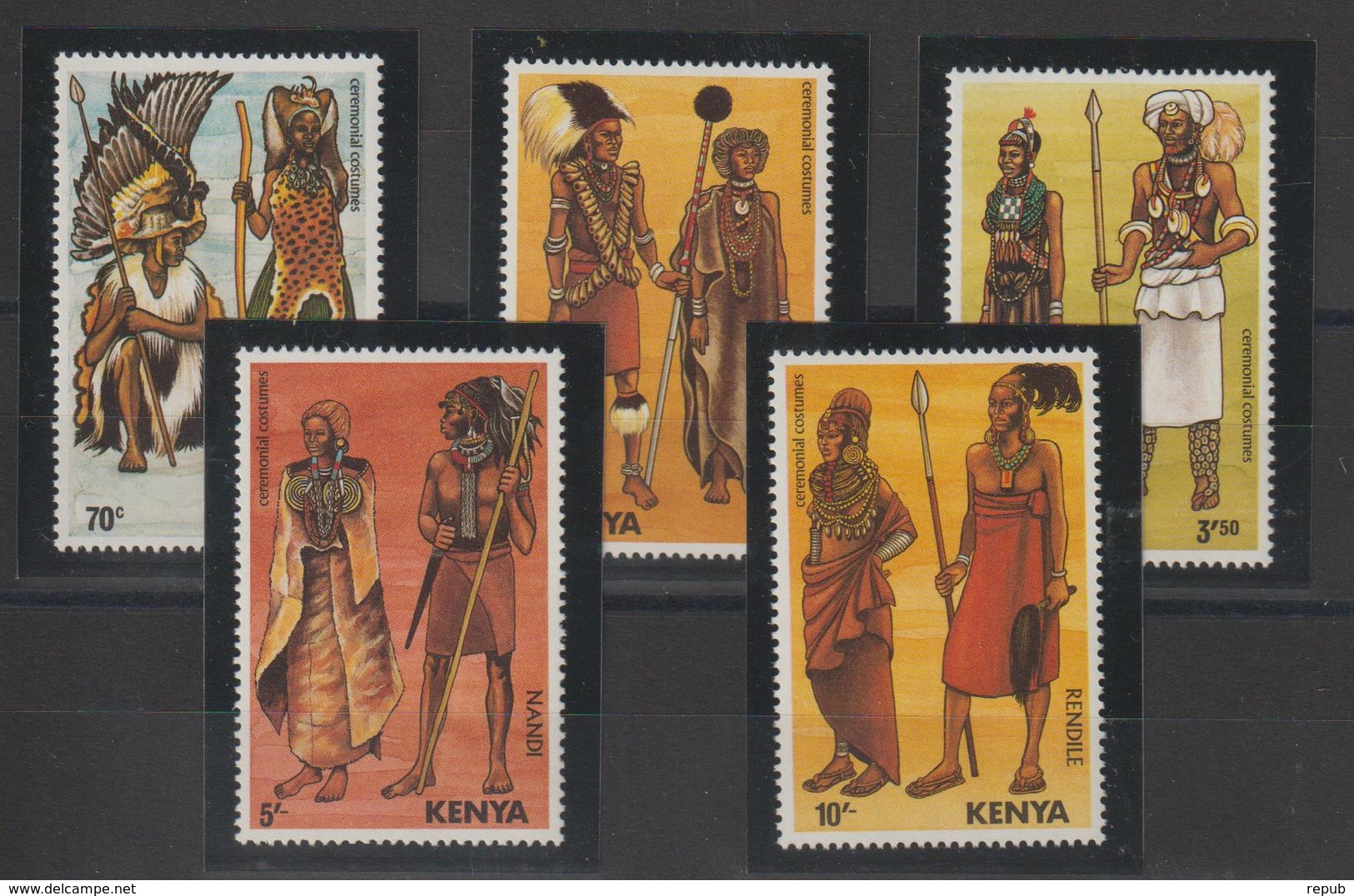 Kenya 1984 Costumes 309-13 5 Val ** MNH - Kenya (1963-...)