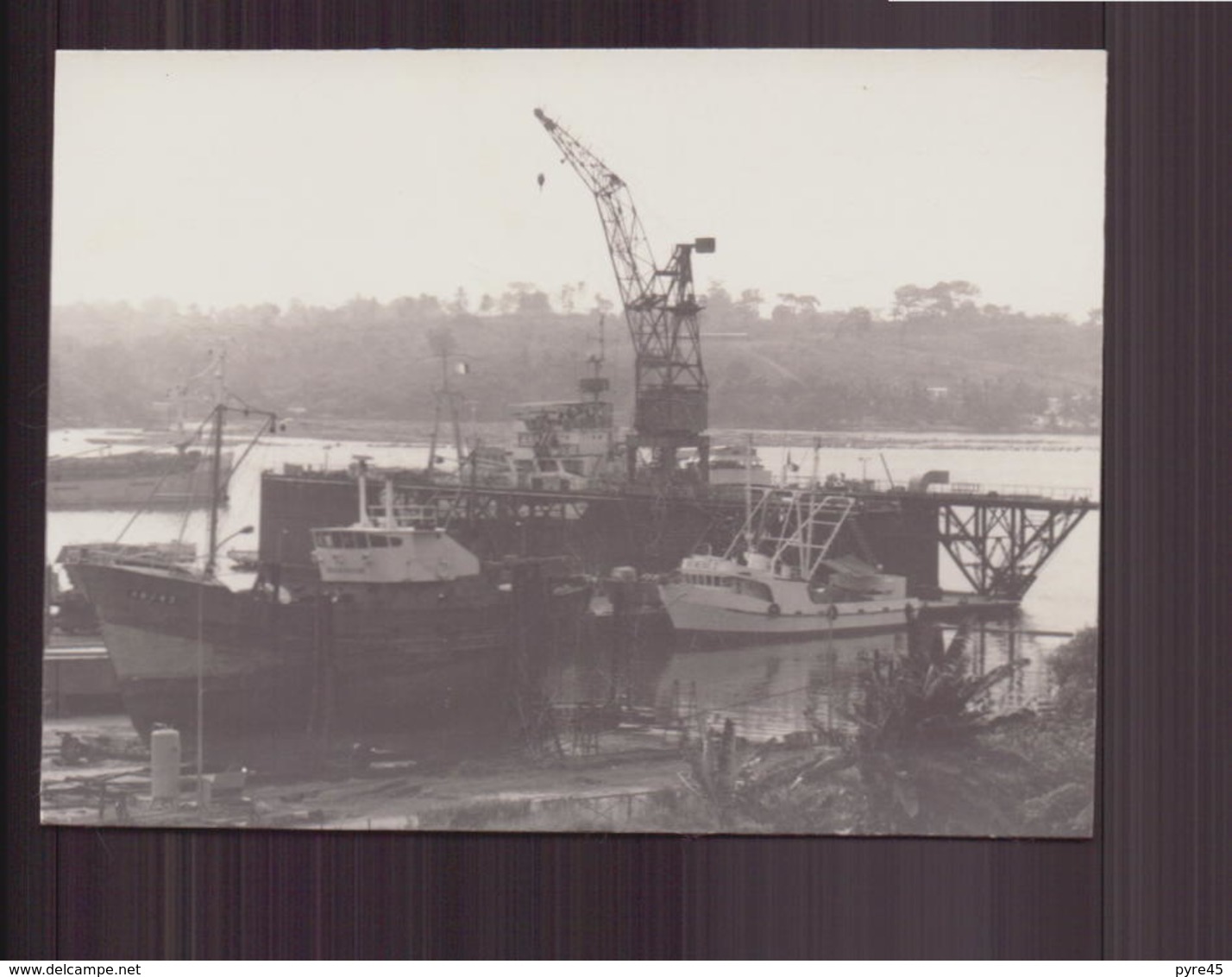 VUE D UN PORT EN AFRIQUE  7.5 X 10 CM - Afrique