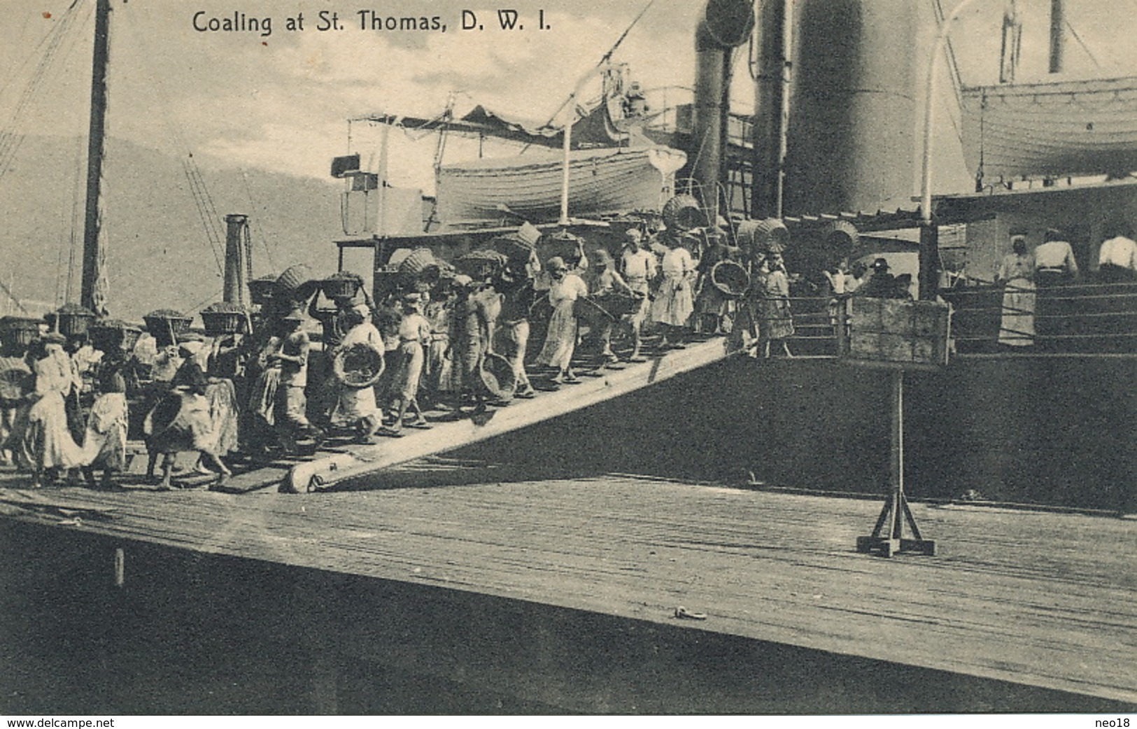 St Thomas Danish West Indies  Coaling  Women Loading Coal. Esclavage . Slavery . Edit Lightbourn's. Shipping - Vierges (Iles), Amér.