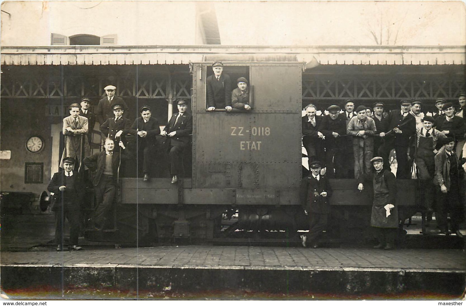 LA TREMBLADE  Les Cheminots En Gare , La Motrice - 2 Cartes Photos - - La Tremblade