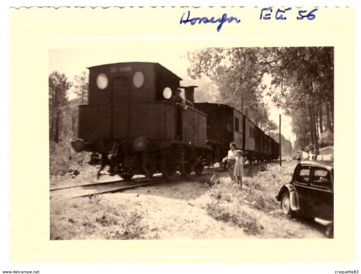 HOSSEGOR  ETE 56 -TRAIN - AUTOMOBILE ET ENFANTS AU BORD DE LA VOIE DE CHEMIN DE FER - Lieux