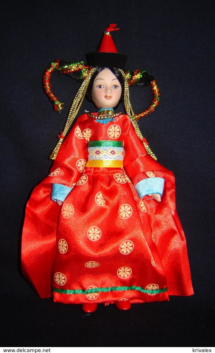 Porcelain Doll In Cloth Dress   - Mongolia Republic - Dolls