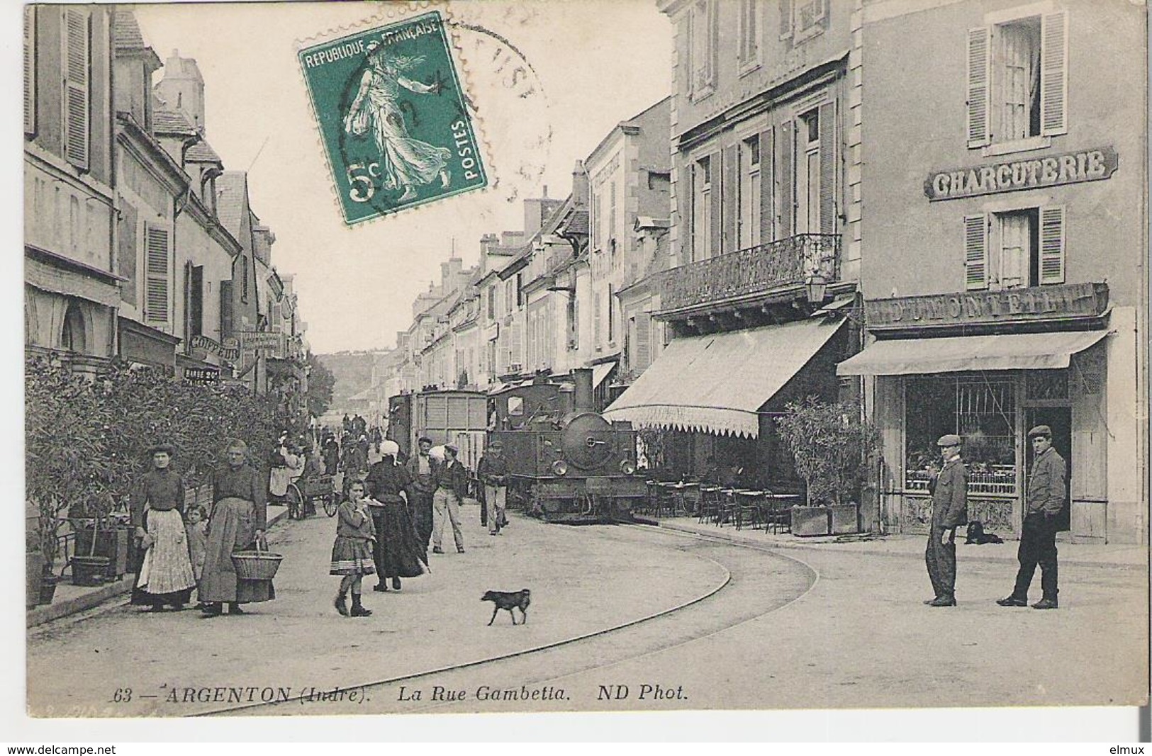 ARGENTON SUR CREUSE. CPA La Rue Gambetta Et Le Train à Vapeur - Autres & Non Classés