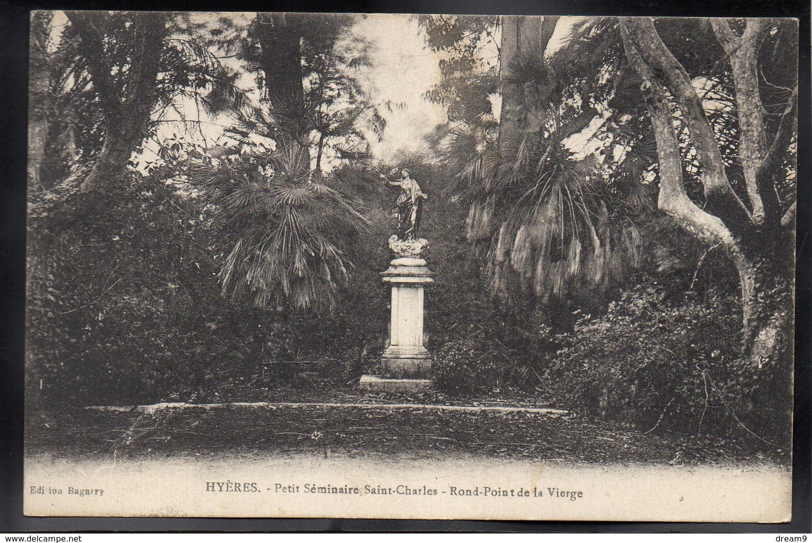 HYERES 83 - Petit Séminaire Saint Charles - Rond Point De La Vierge - Hyeres