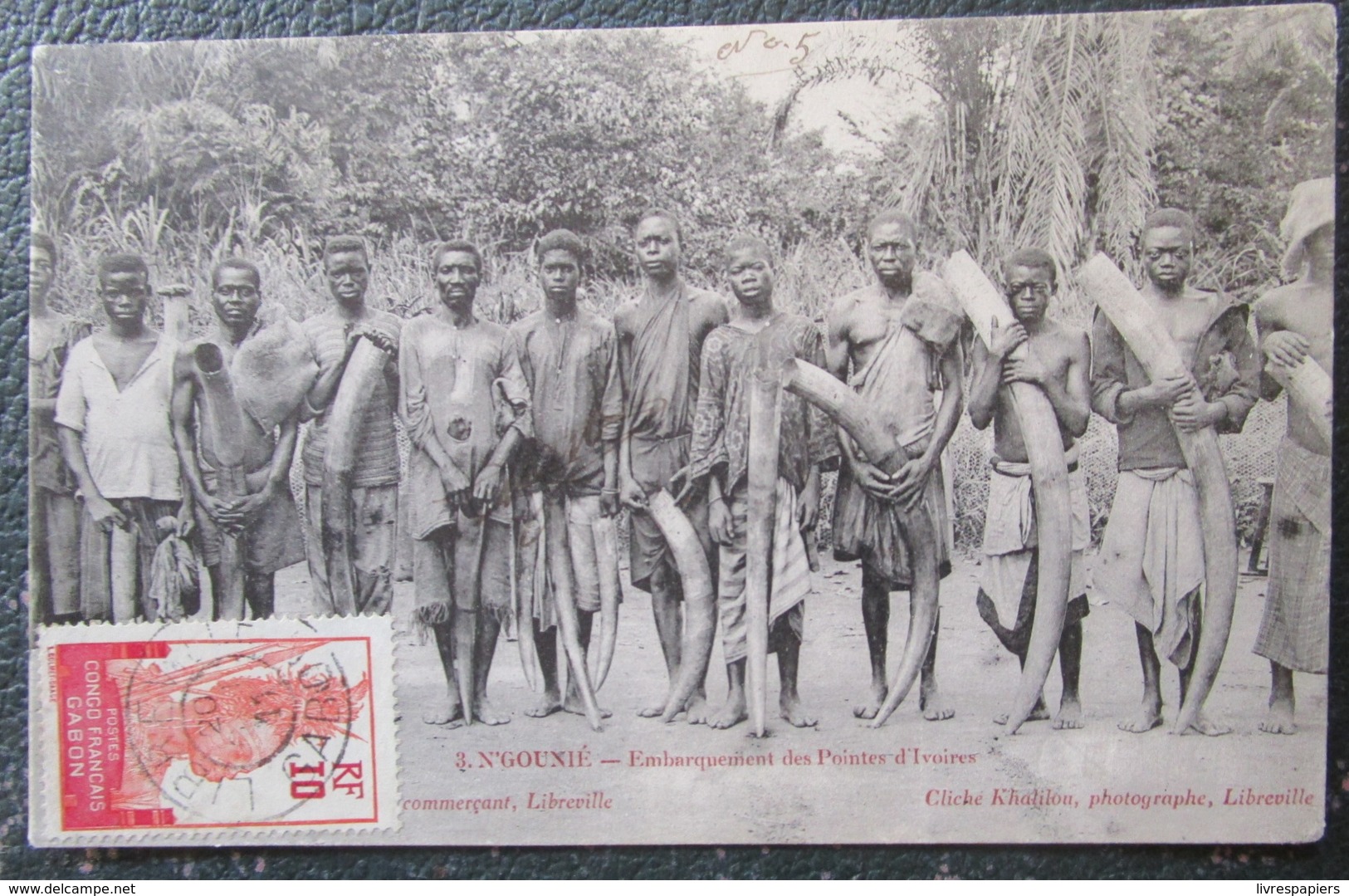 Gabon N' Gounie Embarquement Pointes D'ivoires Chasse Elephants   Cpa Timbrée - Gabon