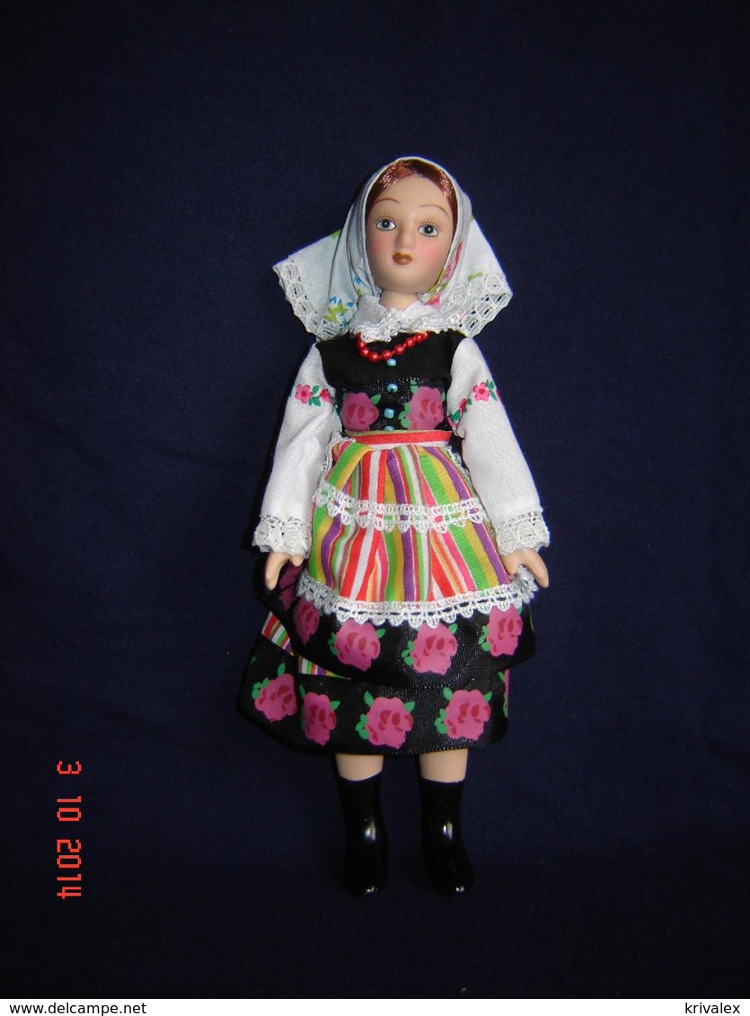 Porcelain Doll In Cloth Dress -Poland   Republic - - Dolls