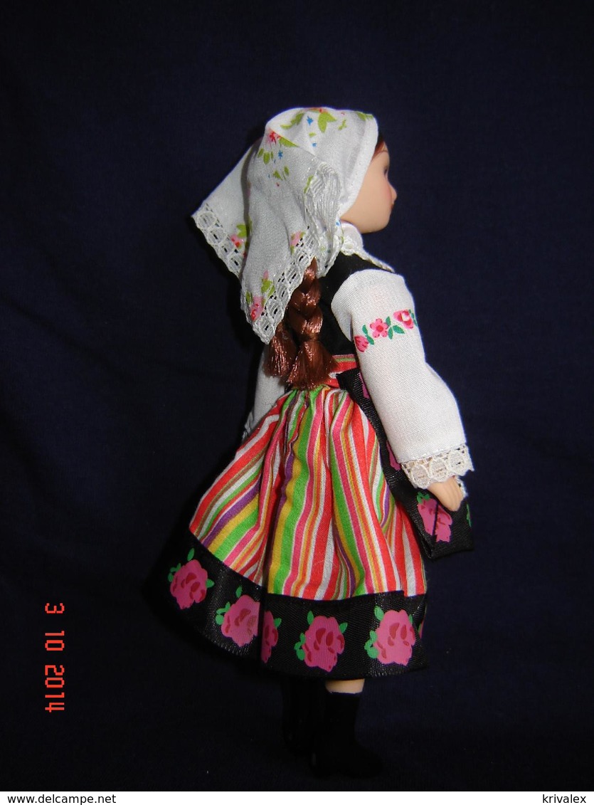 Porcelain Doll In Cloth Dress -Poland   Republic - - Dolls