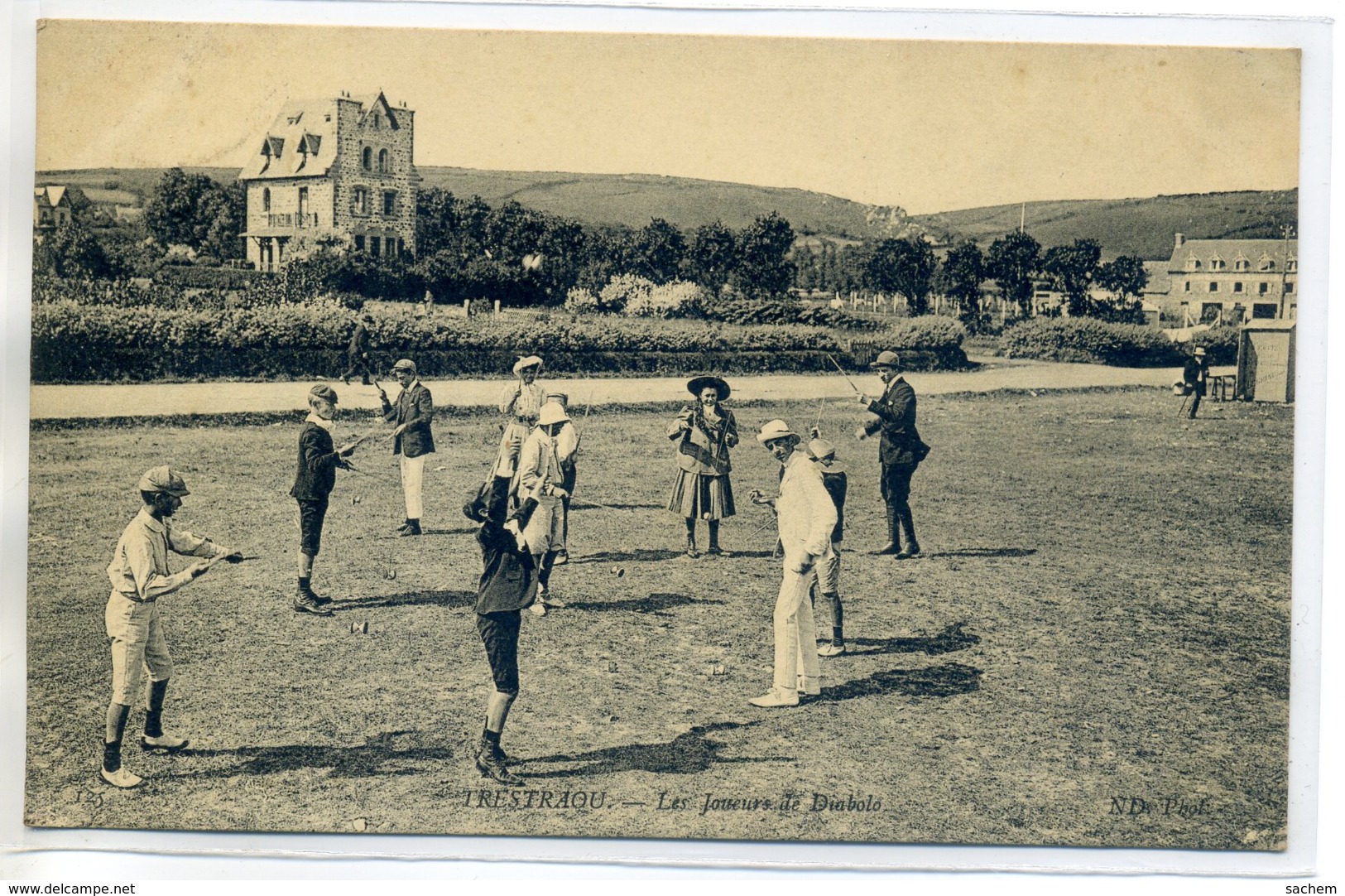 22 TRESTAOU ND- Les Joueurs De Diabolo Enfants Et Parents  Pres Jolie Villa  1908   /D20-2017 - Autres & Non Classés