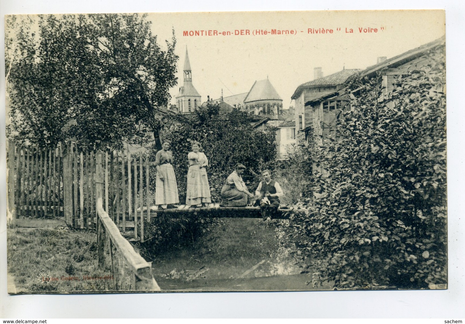 52 MONTIER En DER Edit Guerin Mugnier -   Villageois Sur Passerelle Bois Riviere " La Voire "   1920   /D20-2017 - Montier-en-Der