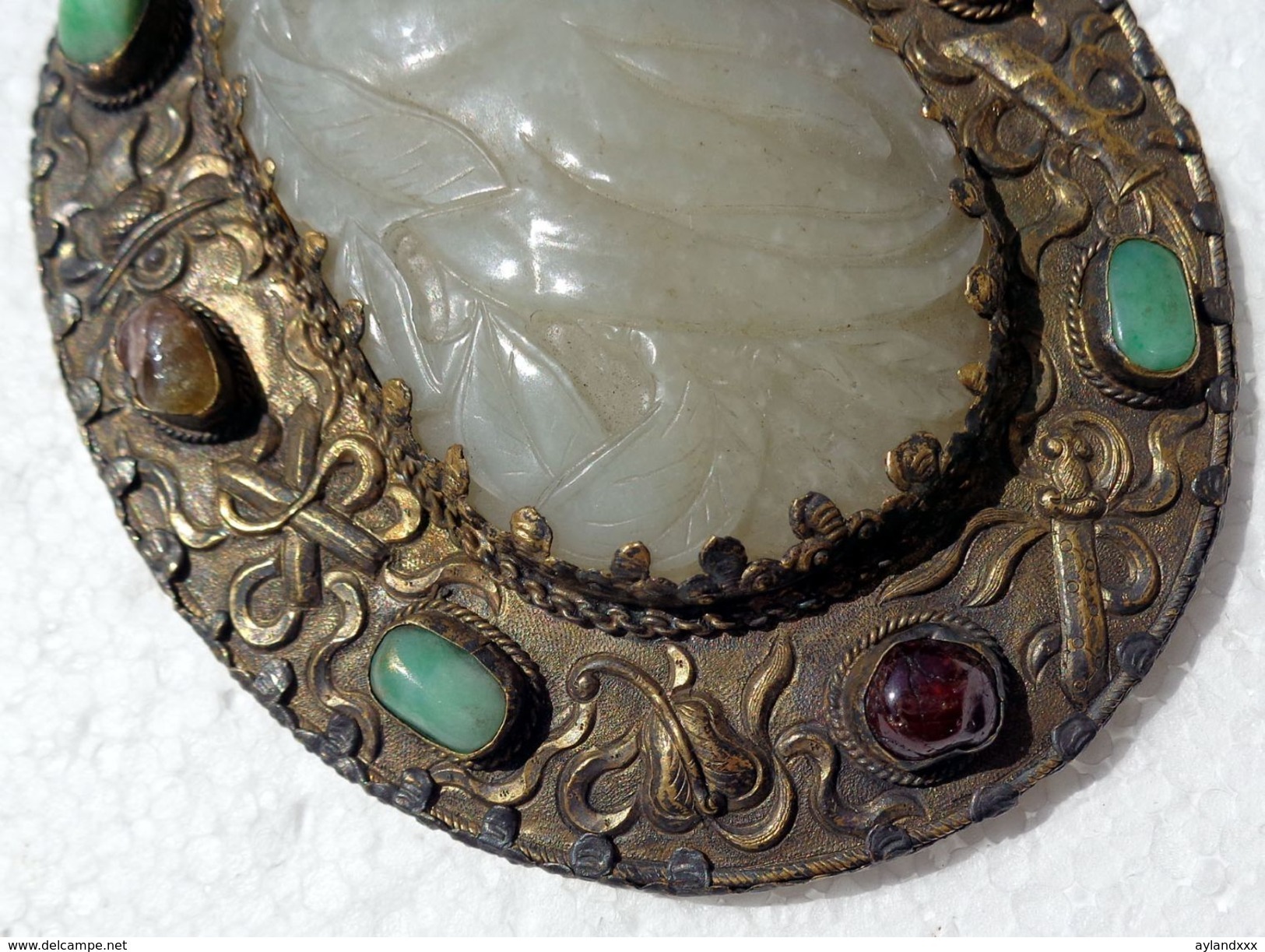 CINA (China): Fine and old Chinese silver mirror with white and pale green jade