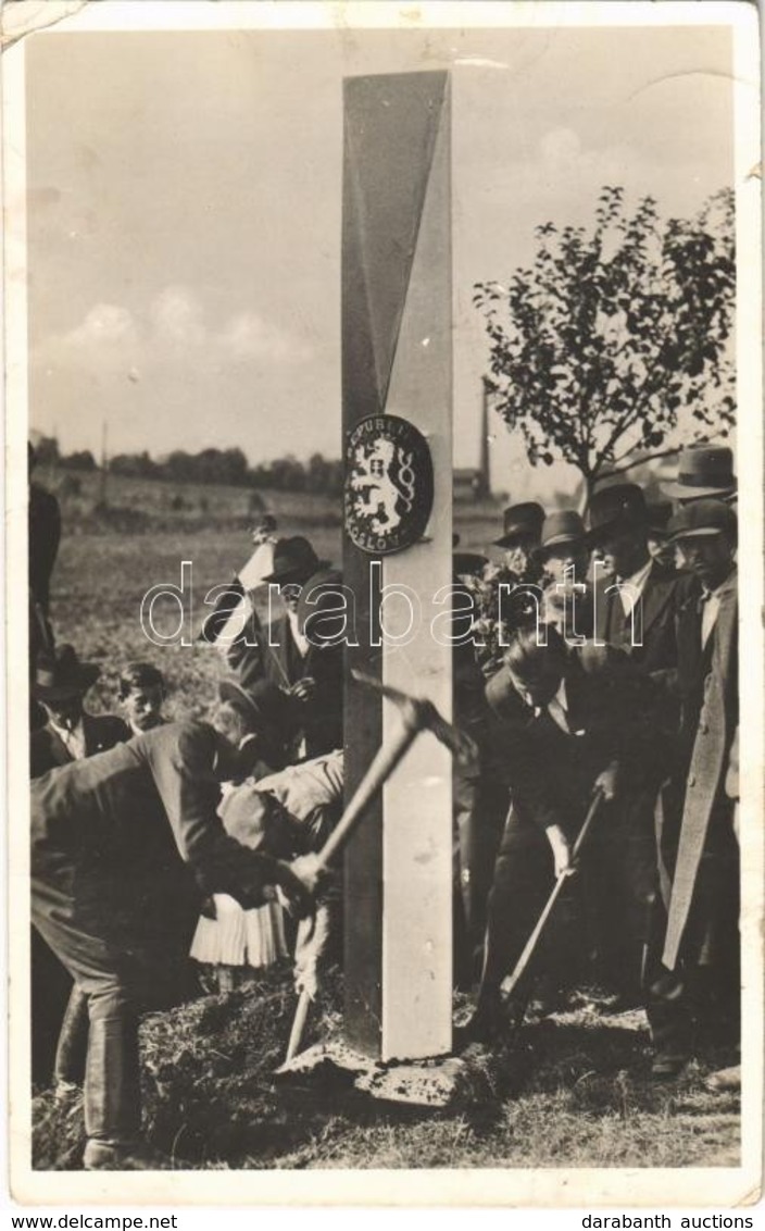 T2/T3 1938 Ipolyság, Sahy; Bevonulás, A Csehszlovák Köztársaság Oszlopának Ledöntése. / Entry Of The Hungarian Troops, C - Sonstige & Ohne Zuordnung