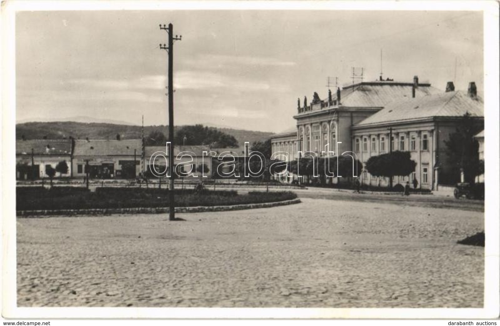 T2/T3 1942 Ipolyság, Sahy; Vármegyeháza, Somogyi üzlete. Polgár I. Kiadása / County Hall, Shop - Autres & Non Classés