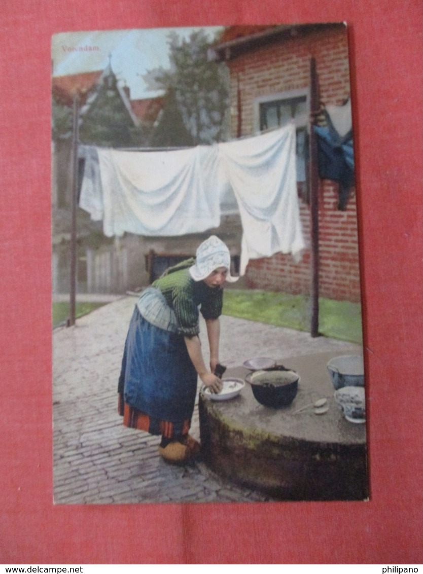 Dutch Lady Laundry   Ref 3838 - Europa