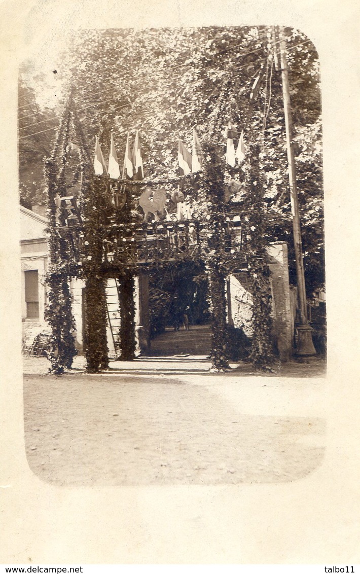 Carte Photo De L'entrée D'un Parc Pavoisée Et Decorée à Localiser - Ohne Zuordnung