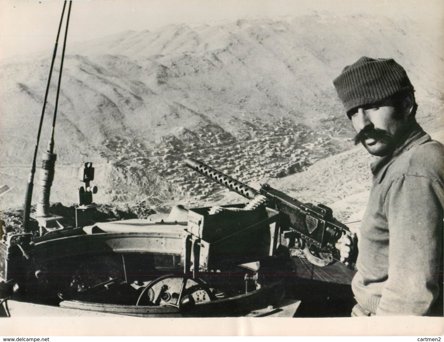 GRANDE PHOTOGRAPHIE ANCIENNE TANK TANKISTE CHAR D'ASSAUT CHENILLE BLINDE GUERRE MILITAIRE LIBAN LEBANON ISRAEL FATAH - Guerra, Militari