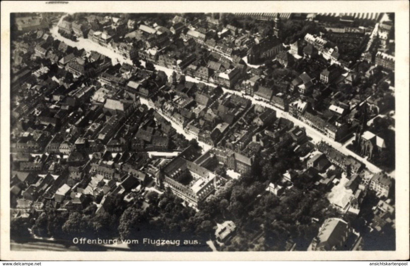 Cp Offenburg Im Schwarzwald Ortenaukreis, Fliegeraufnahme, Blick Auf Stadt Und Kirche - Autres & Non Classés