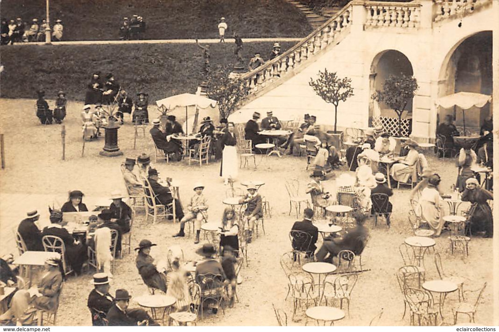 Bagnères De Bigorre       65   Intérieur D'un Parc. Clients. Serveur. Carte Photo  Cliché Mael  2   (voir Scan) - Bagneres De Bigorre