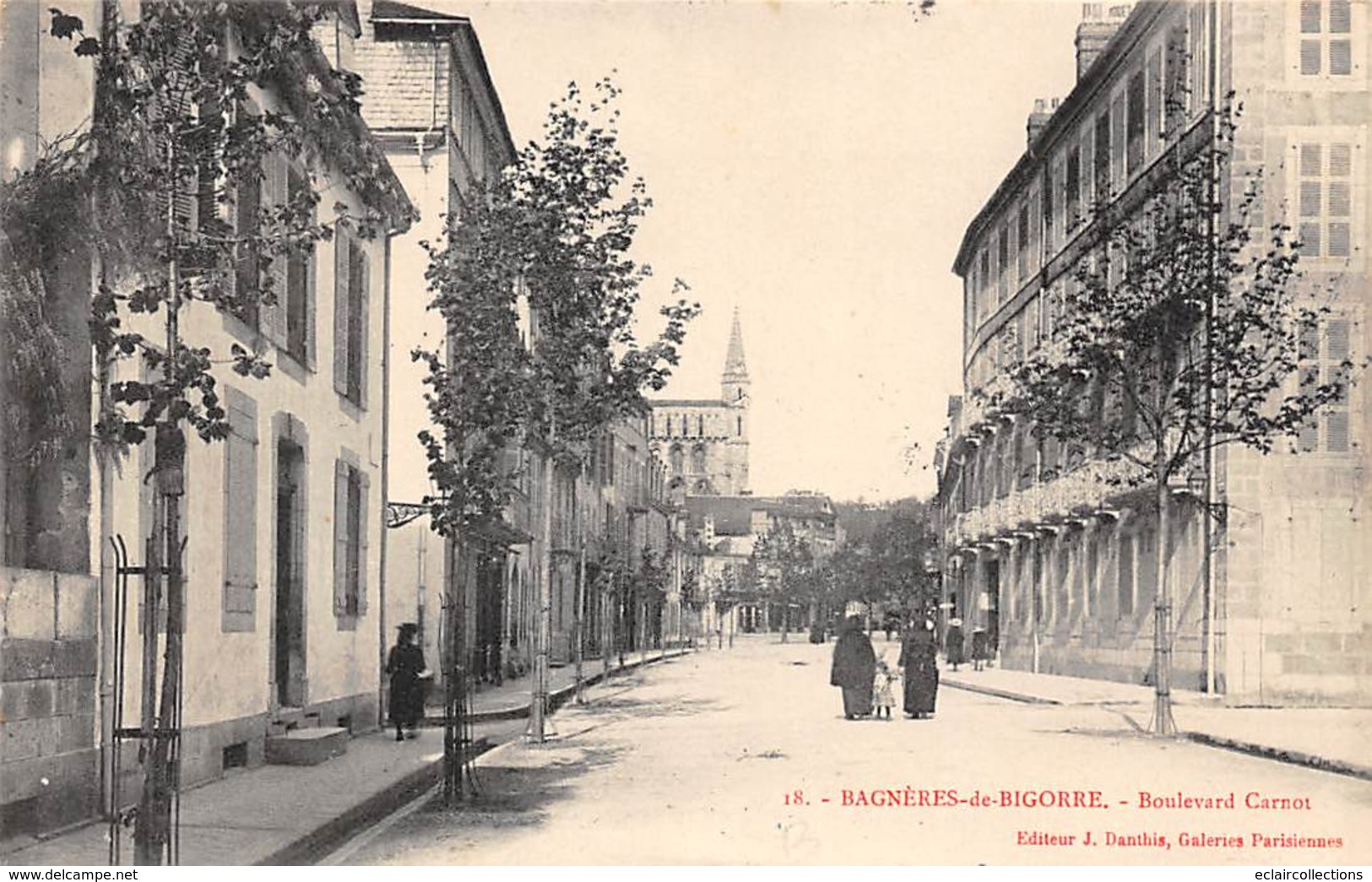 Bagnères De Bigorre             65       Boulevard Carnot     (voir Scan) - Bagneres De Bigorre