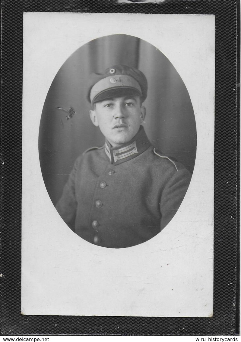 AK 0408  Soldat - Porträt Um 1917 - Uniformen