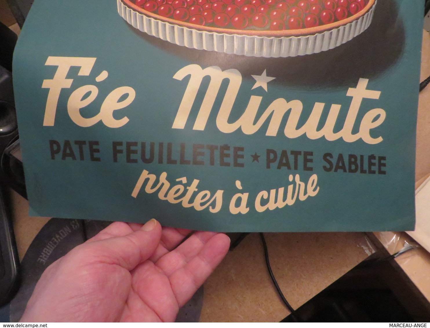 AFFICHE PUBLICITAIRE " FEE MINUTE "" 50X34 Cm  Etat De Son Age - Affiches