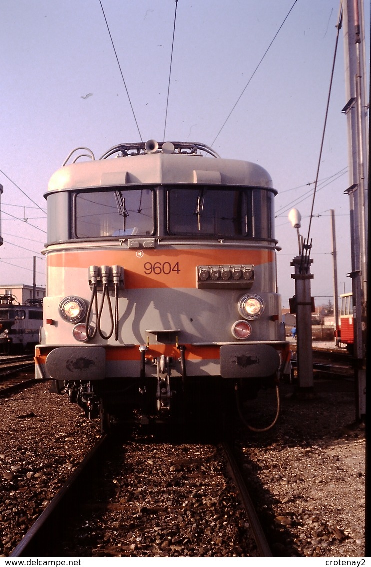 Photo Diapo Diapositive Slide Train Wagon Loco Locomotive Electrique SNCF 9604 De Face En Avignon Le 15/01/1992 VOIRZOOM - Dias