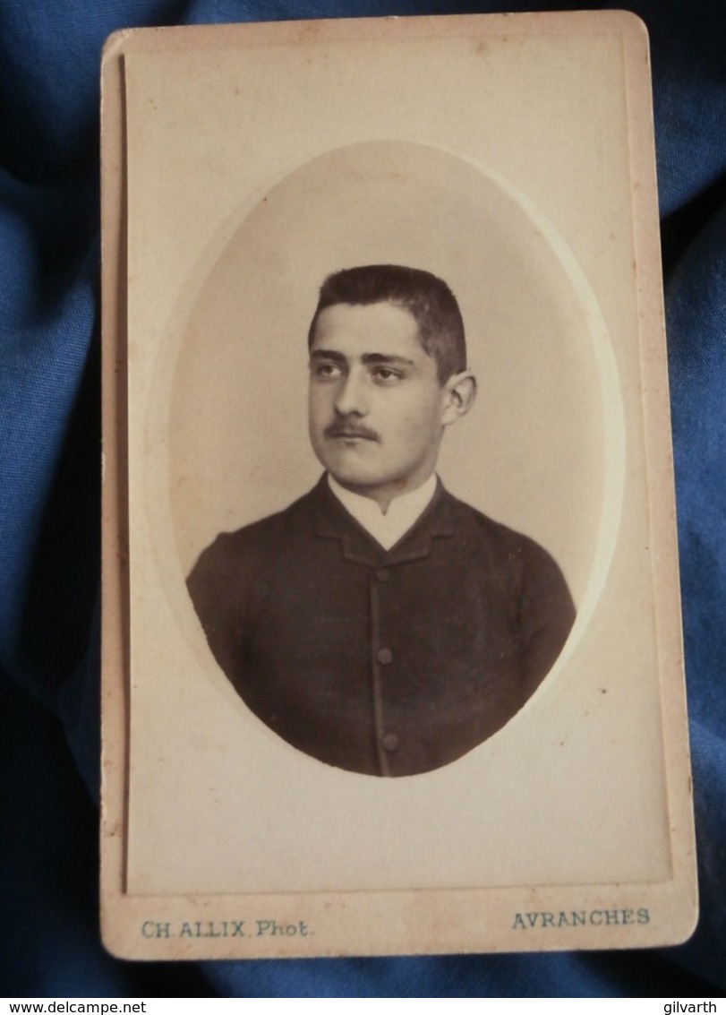 Photo CDV Allix à Avranches  Portrait Homme  Cheveux En Brosse  CA 1880 - L481E - Oud (voor 1900)