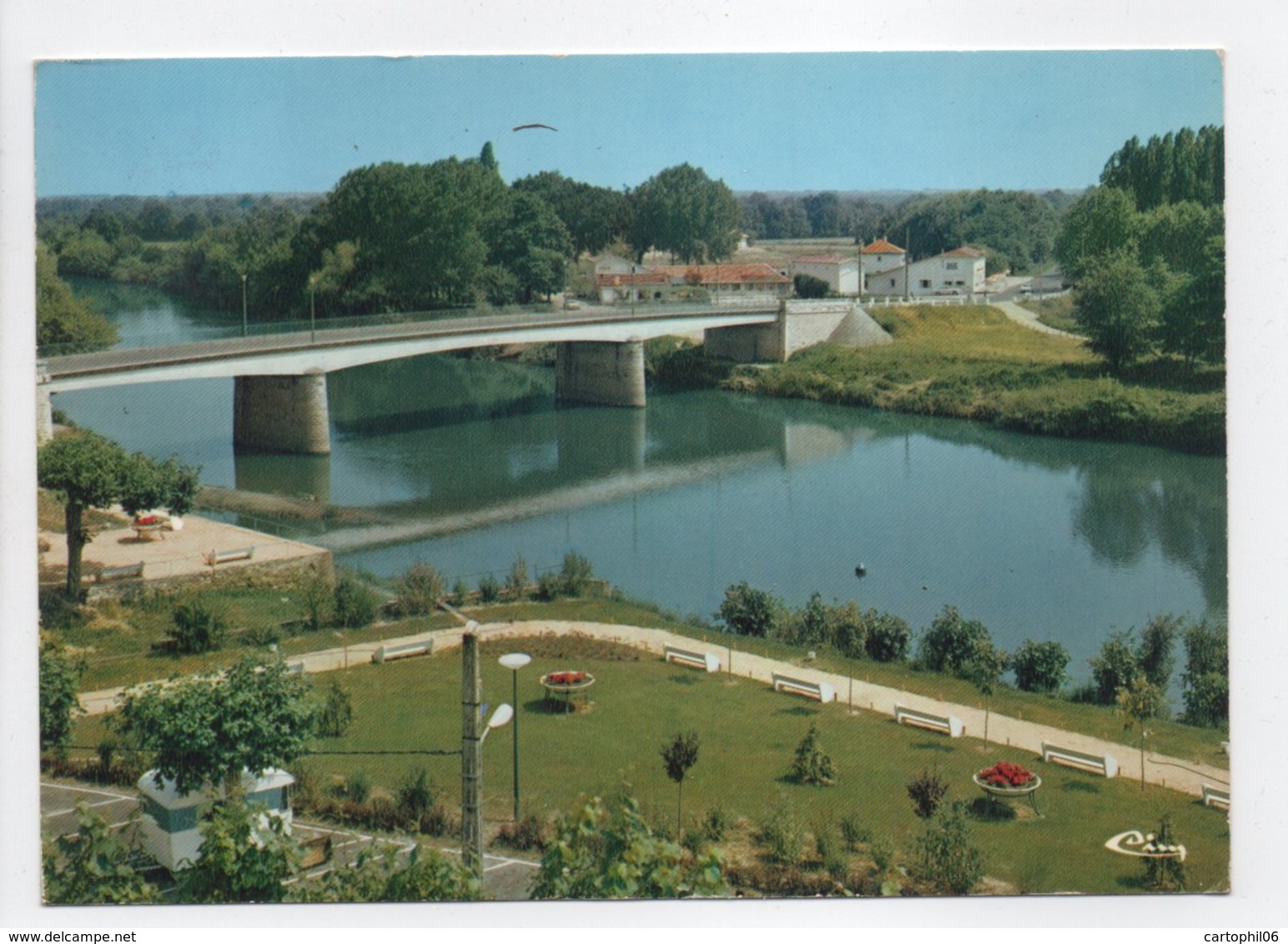 - CPM GUITRES (33) - Les Jardins 1986 - Le Pont Sur L'Isle Et Les Hôtels - Editions CIM - - Autres & Non Classés