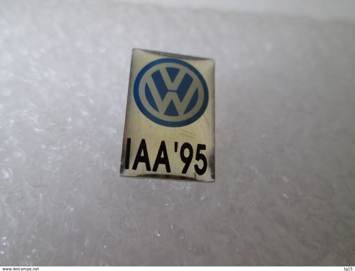 PIN'S  VOLSKWAGEN    I A A 95  Salon De L'automobile  FRANCFORT - Volkswagen
