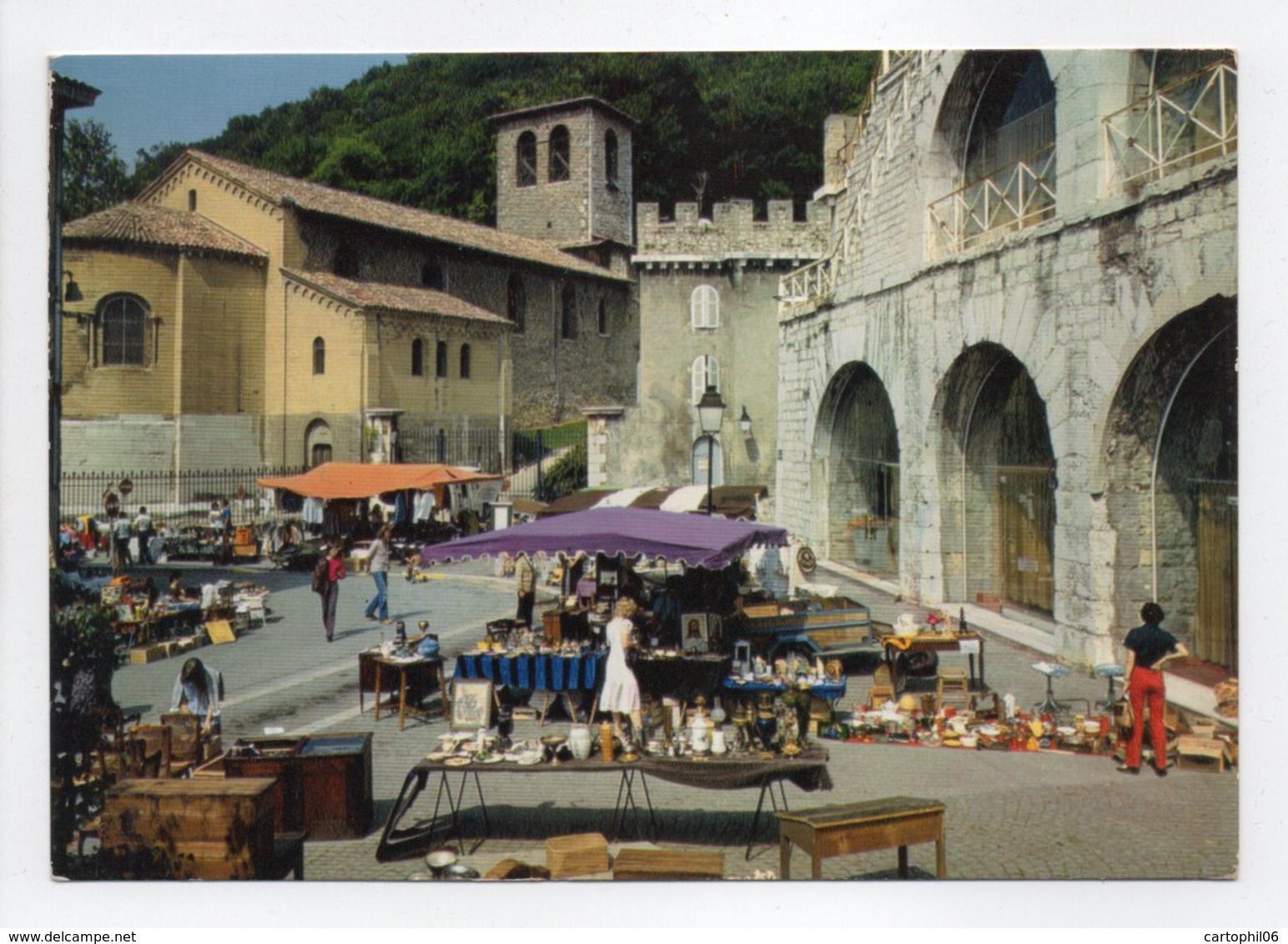 - CPM GRENOBLE (38) - Le Marché Aux Puces Du Quartier Saint-Laurent 1986 (belle Animation) - Editions La Cigogne - - Grenoble