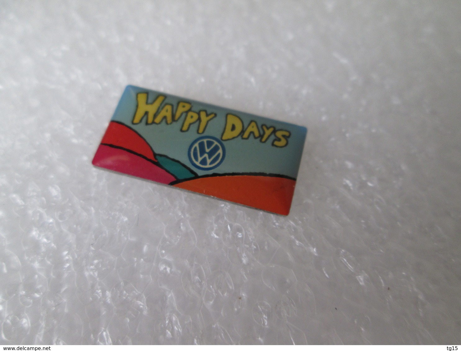 PIN'S  VOLSKWAGEN    HAPPY  DAYS - Volkswagen