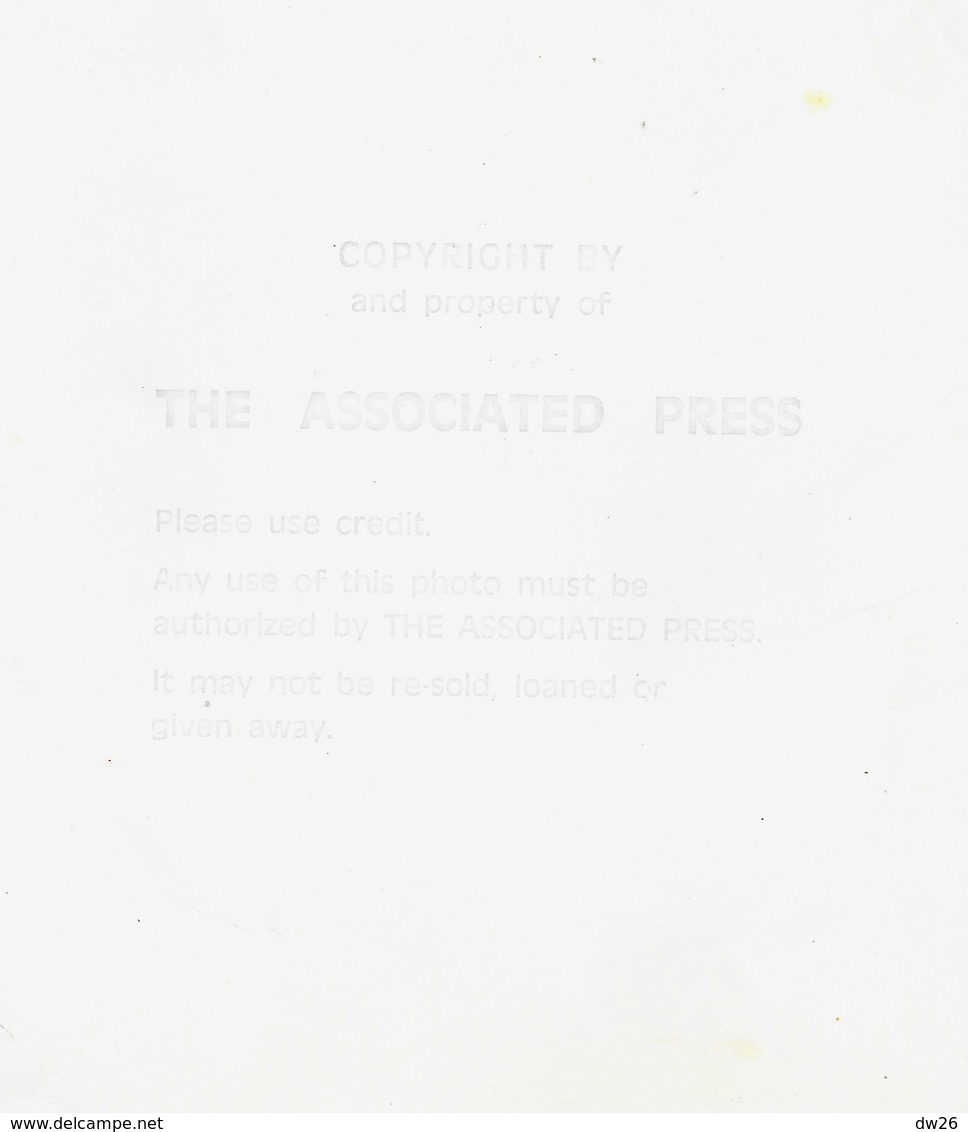 Photo De Presse à Identifier - Catastrophe (éboulement? Bombardement? Séisme?) Maison Détruite - Autres & Non Classés