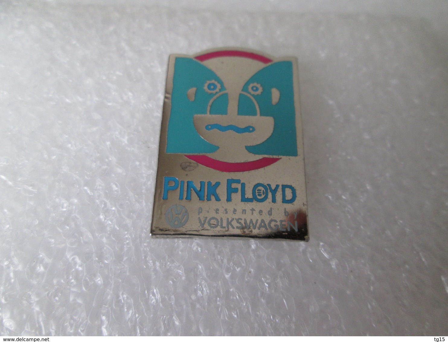 PIN'S    MUSIQUE   PINK  FLOYD   PRESENTED  BY  VOLKSWAGEN - Musique