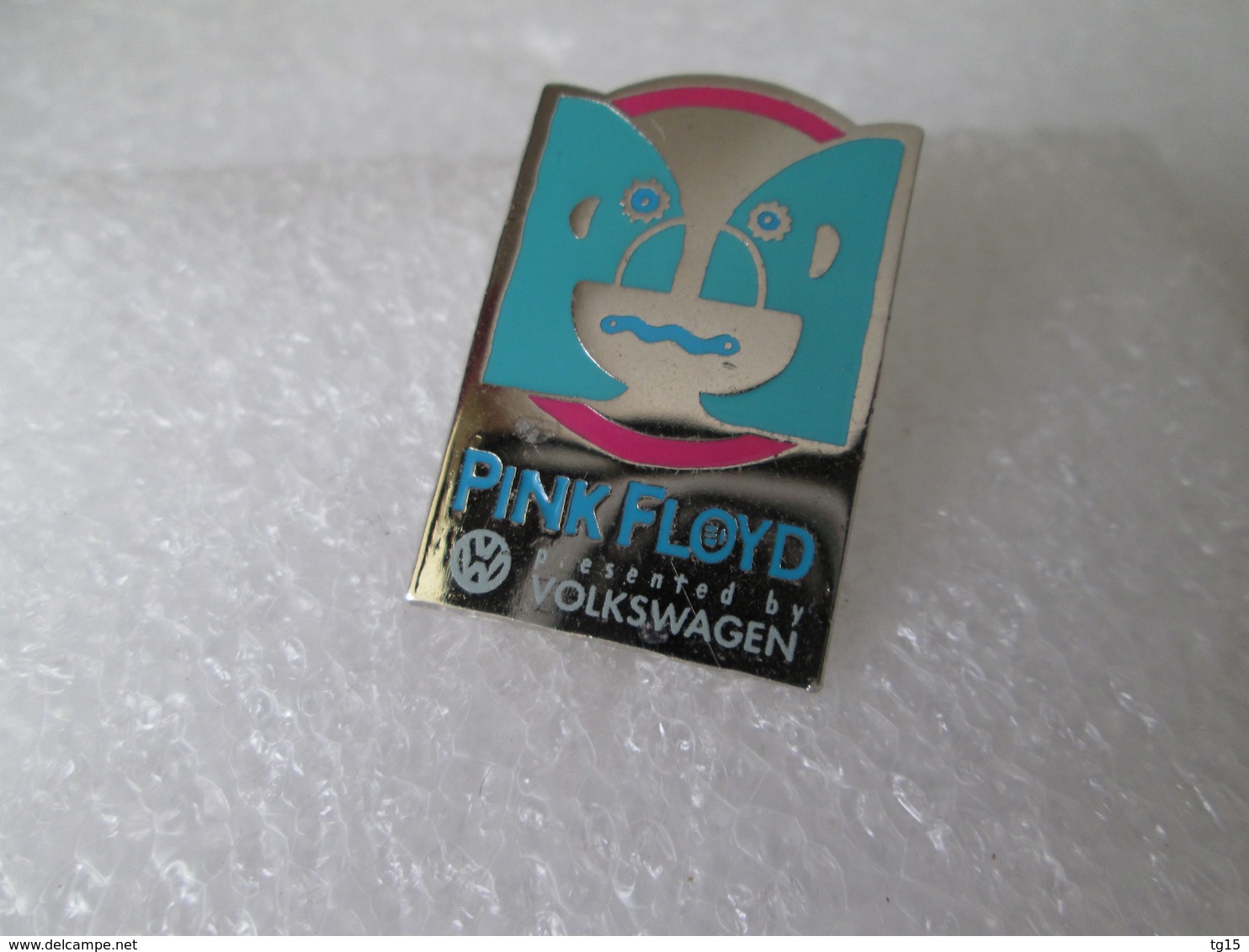 PIN'S    MUSIQUE   PINK  FLOYD   PRESENTED  BY  VOLKSWAGEN - Musique