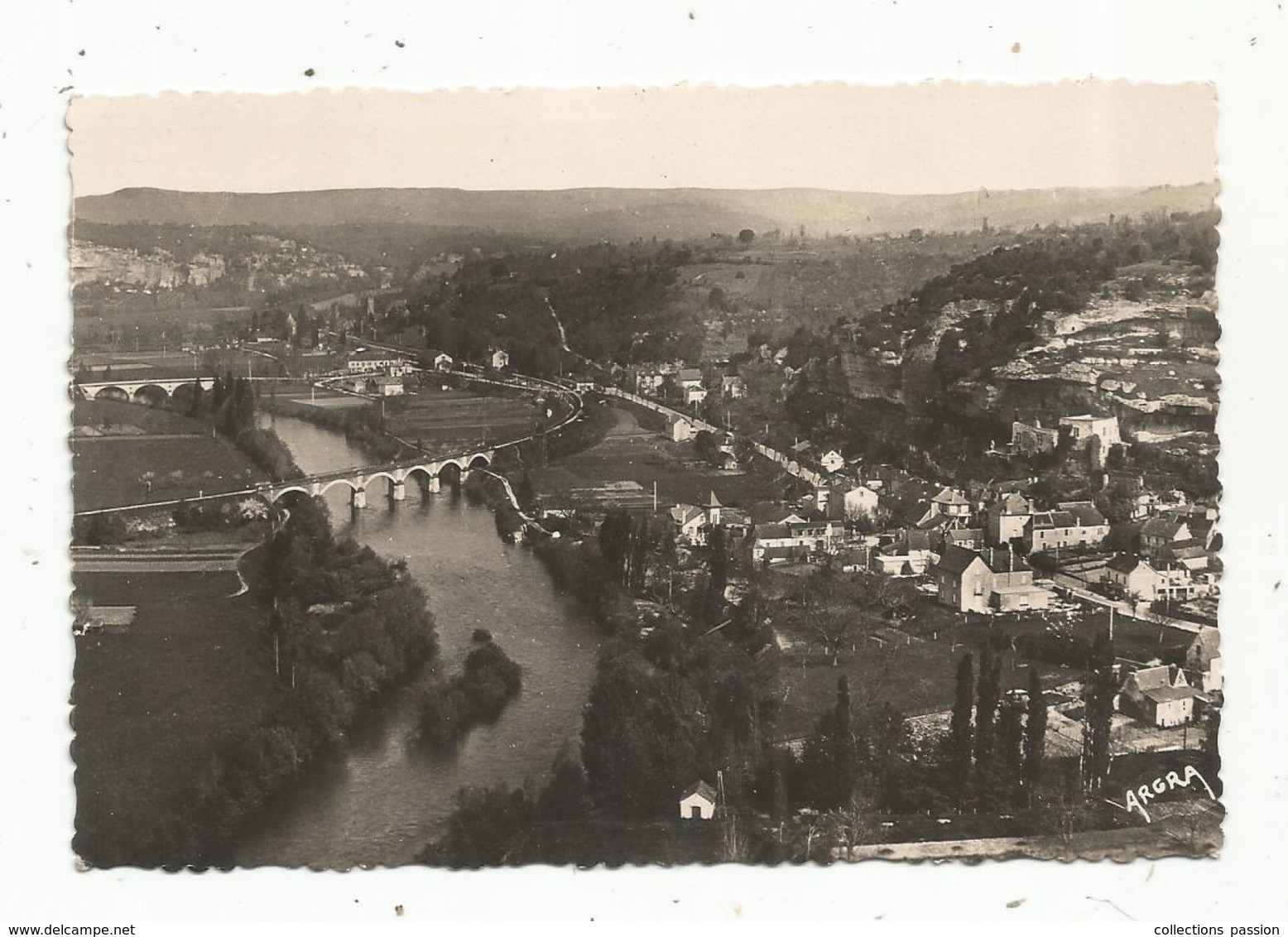 Cp, 24 , LES EYZIES , Vue Générale, Voyagée 1952 - Autres & Non Classés