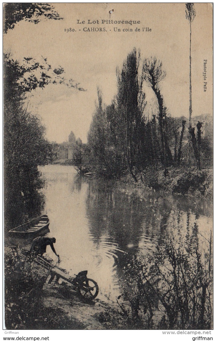 CAHORS UN COIN DE L'ILE LAVANDIERE AVEC SA BROUETTE - Cahors